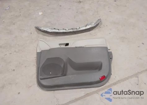 2017 Toyota Sienna Le 8 Passenger z USA, uszkodzony, nr VIN 5TDKZ3DC3HS825432